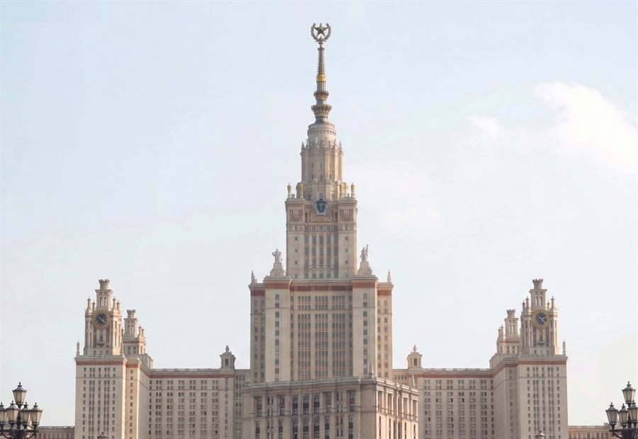 Главное здание МГУ — сталинская высотка